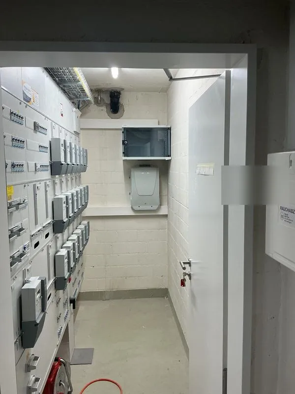 Glasfaser Technikraum Immobilie – Local technique fibre optique immeuble